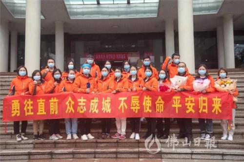 武汉加油|众志成城，，，，，，，，同心抗疫，，，，，，，，佩安婷用行动誊写社会责任