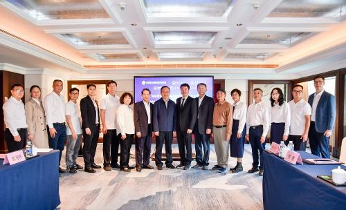 立异驱动生长，，，，，，，，专家智启未来